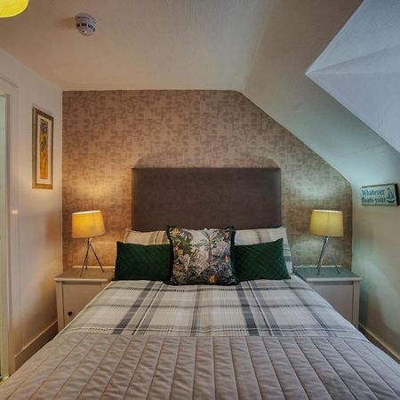 אינברנס Pitfaranne Guest House מראה חיצוני תמונה