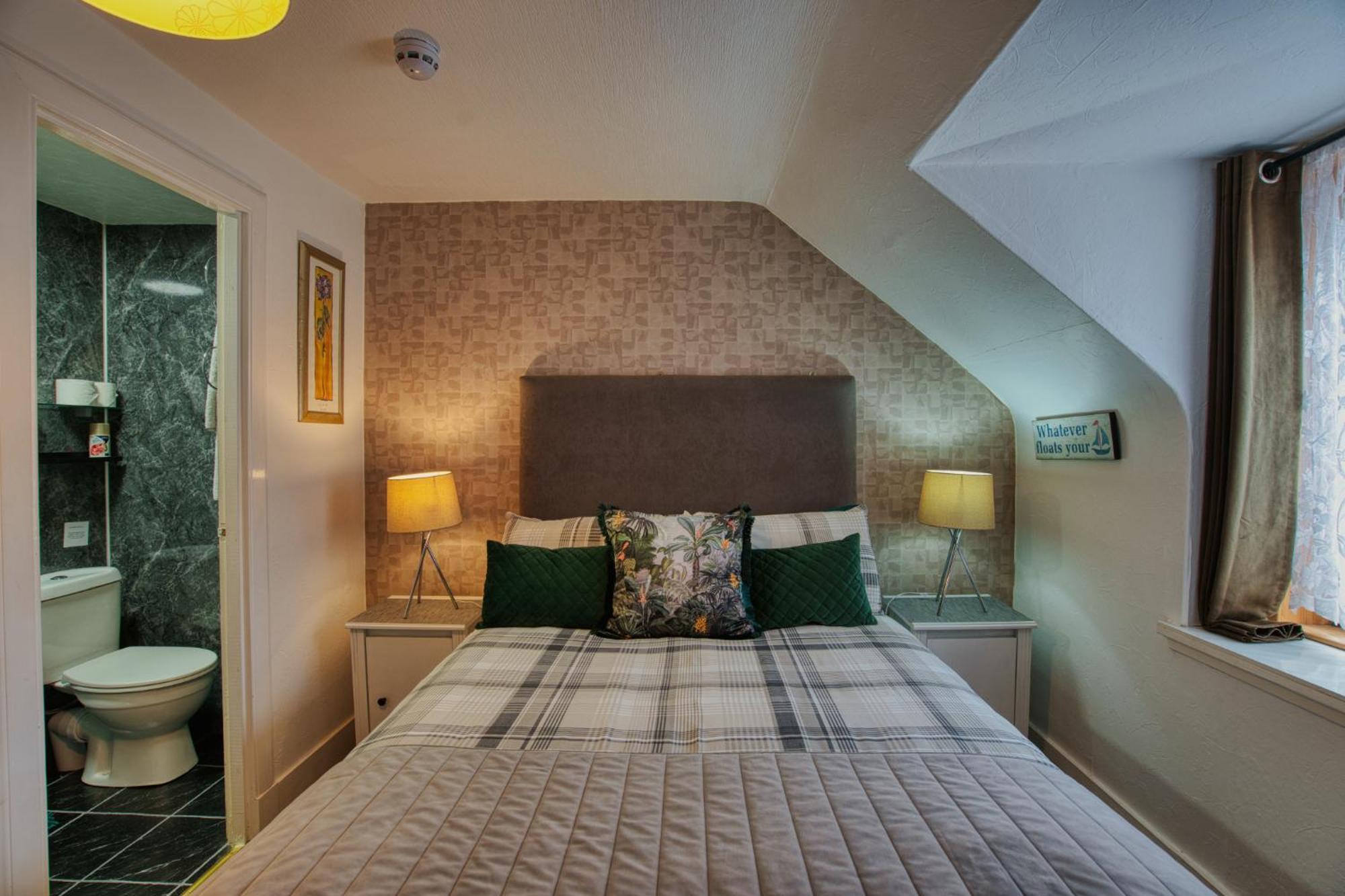 אינברנס Pitfaranne Guest House מראה חיצוני תמונה