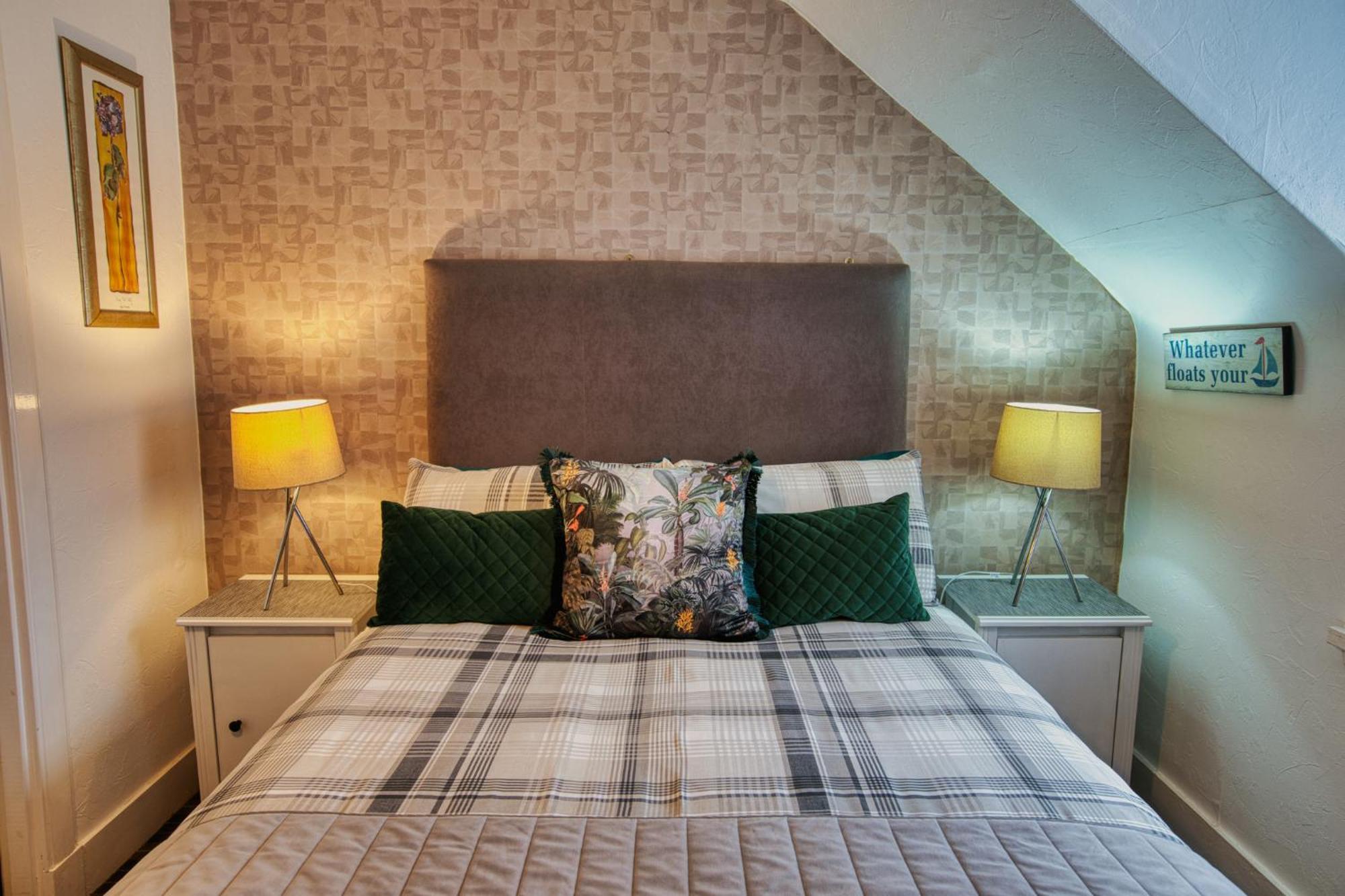 אינברנס Pitfaranne Guest House מראה חיצוני תמונה