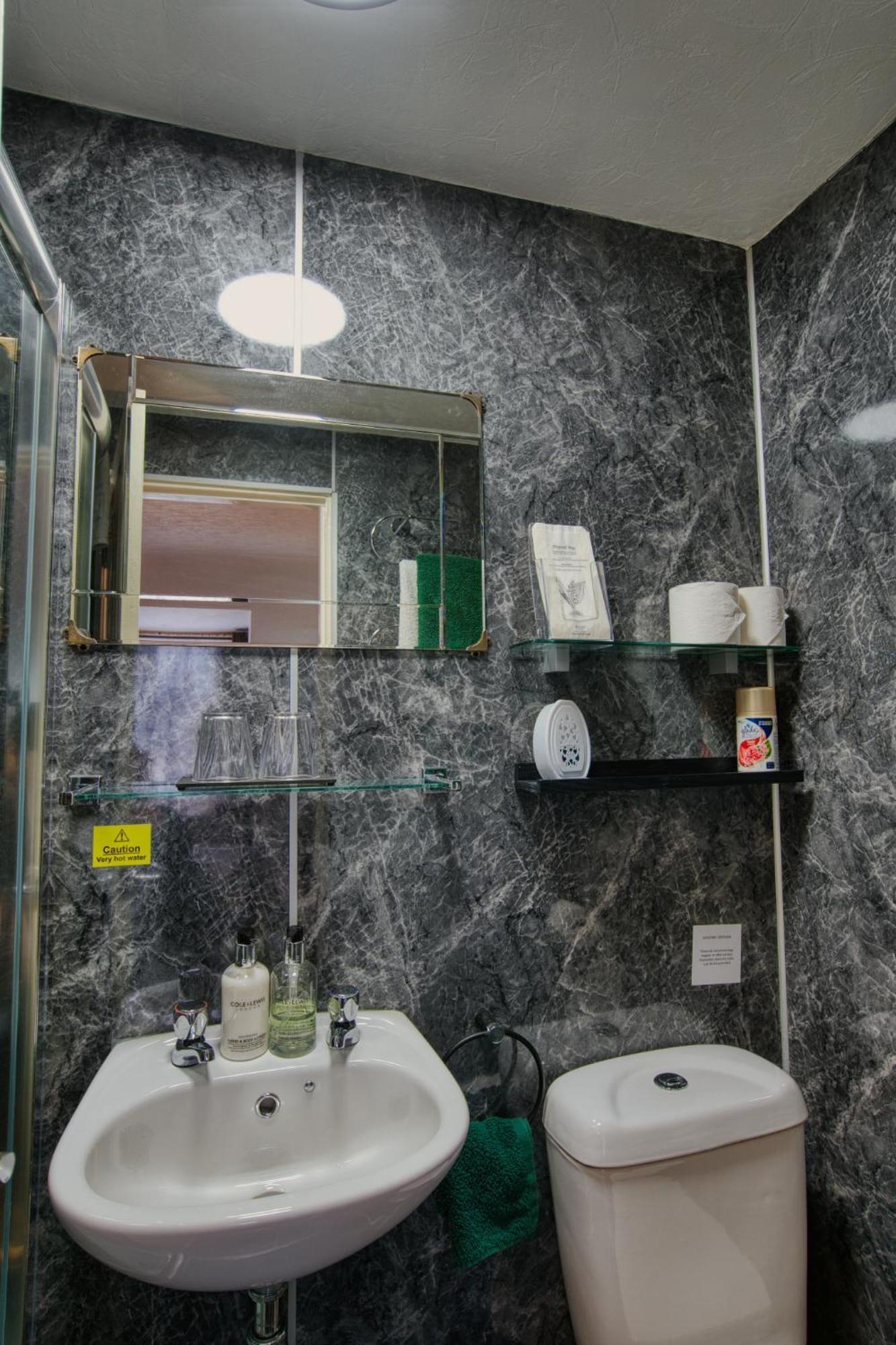 אינברנס Pitfaranne Guest House מראה חיצוני תמונה