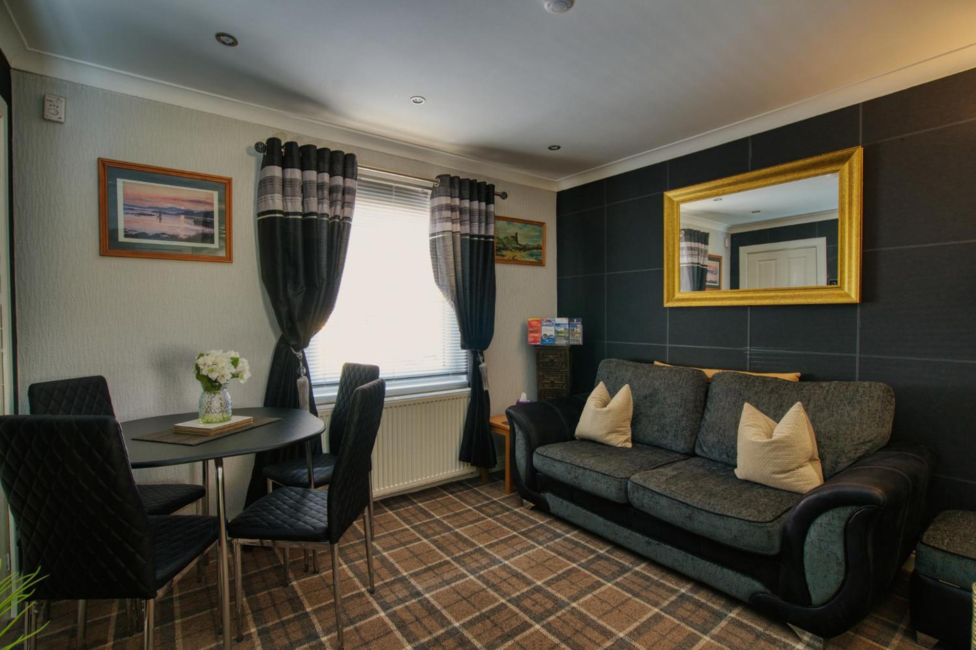 אינברנס Pitfaranne Guest House מראה חיצוני תמונה